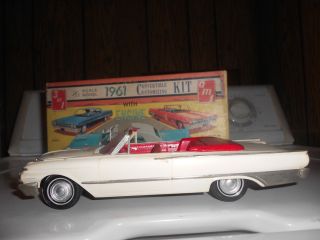  1961 Ford Sunliner Model Car