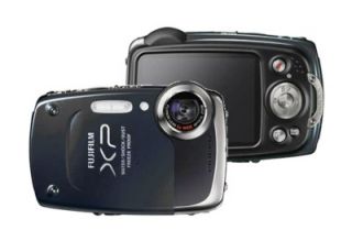 Fuji FinePix XP20 BUNDLE 14 MP Waterproof Camera + Case Black