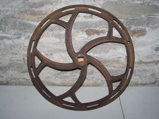 INDUSTRIAL AGE CAST IRON STEAM PUNK FLY WHEEL GEER PULLEY COG BASE