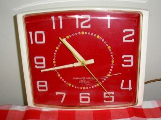 GENERAL ELECTRIC*TELECHRON*RED & WHITE PLASTIC KITCHEN WALL CLOCK