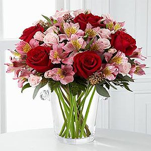 The FTD Graceful Wishes Bouquet by Vera Wang VW2 Flower Delivery