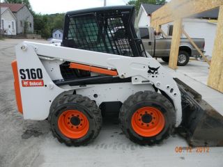 2006 Bobcat S160 Skidsteer with Enclosed Cab and Heat
