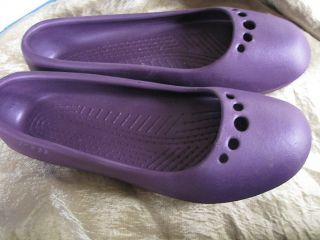 Ladies Size 6 Purple Crocs Garden Shoes FLAW Rubber Flat Slip on