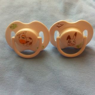 Avent Lot of 2 Pacifiers with Holes and A Loop for A Binky Clip