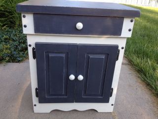  CHIC DRESSER PAINTED IN OLD WHITE AND GRAPHITE ANNIE SLOAN CHALK PAINT