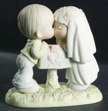 Precious Moments Sealed with a Kiss Enesco 524441