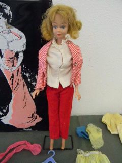 1968 Midge Barbie with 1952 Ponytail barbie case, item is good
