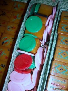 Vtg Mah Jong Chinese Game of 4 Winds Bakelite Tiles Carrying case  