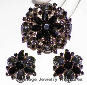Vintage Unsigned Judy Lee Black Opalescent Rhinestone Gold Pin Clip Earrings RL  