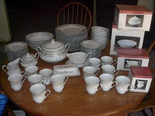 Pieces Total Service for 13 Kentfield Sawyer China Dinnerware