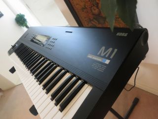 KORG M1 Workstation Classic Synthesizer Keyboard Excellent Condition