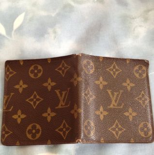 100 Louis Vuitton Wallet