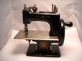 Antique Hand Crank Mini Singer Sewing Machine *Salesman Sample or