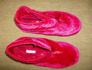 New Pink K Gorgeous Red Warm Holiday Slippers Sz L 9 10