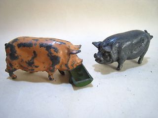 BRITAINS VINTAGE LEAD BERKSHIRE PIGS & TROUGH. BOAR/SOW   FARM ANIMAL