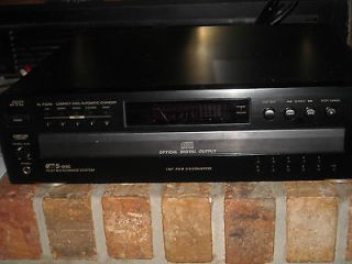 JVC XL FZ258BK 5 CD Changer with Manual and Remote  Works great
