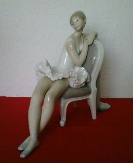 Lladro Classic Dancer Ballerina Sitting #4847 in Original Box