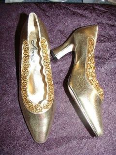 Womens size 9W Annie Heels/Shoes NE​W Condition Beau​tiful
