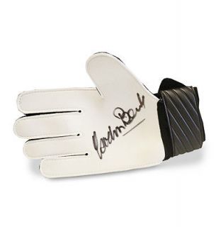 Gordon Banks hand signed goalkeepers glove direct from his agent