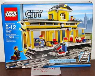 NEW LEGO SEALED 7997 CITY TRAIN STATION YELLOW 4 TRACKS 5 PASSENGER