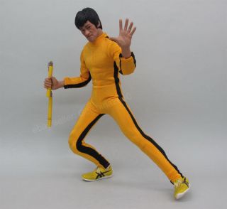 Toy 16 Bruce Lee Yellow Kung Fu Suit + Shoes + Wooden Nunchaku