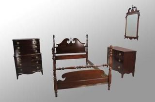 16036 Antique Mahogany Pineapple Post Four piece Bed Set