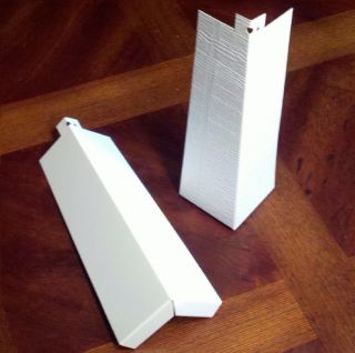 Box   Qty 5 Woodgrain Aluminum Siding 8 inch Corners in White