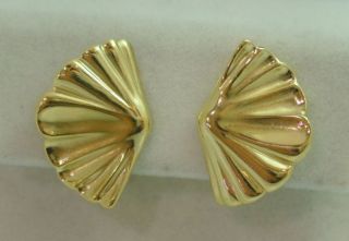 & Co Rare Vintage 1981 Fan Leaf Clip On Earrings 18k Yellow Gold