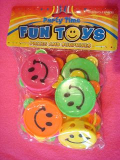 Cheap Birthday Party Favours NoTeBoOkS mArAcAs DrUmS FrIsBeEs WhIsTlEs