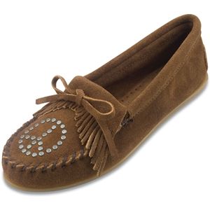 Minnetonka Womens Kilty Moc With Peace Sign Dusty Brown Suede Shoes   333
