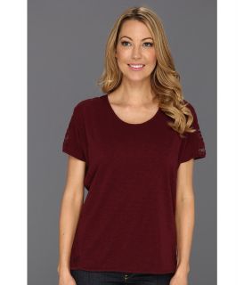 TWO by Vince Camuto Short Sleeve Lace Back Tee Womens T Shirt (Burgundy)