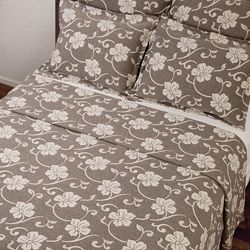 Isadora Khaki Matelasse Queen size Bedspread