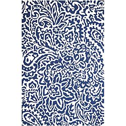 Hand hooked Blue/ White Area Rug (76 X 96)