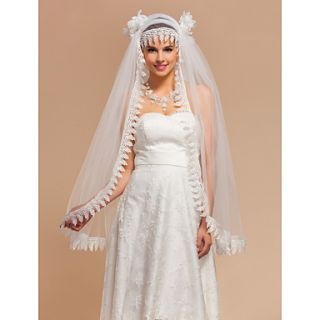 Elegant One tier Fingertip Wedding Veils With Lace Applique Edge